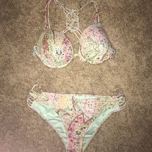 Victoria’s Secret bikini